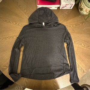 Lululemon size 6 black patterned long sleeve lightweight hoodie